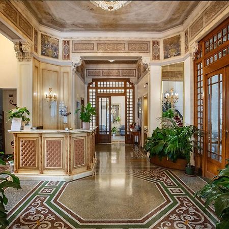 Hotel Villa Elena วาราซเซ ภายนอก รูปภาพ