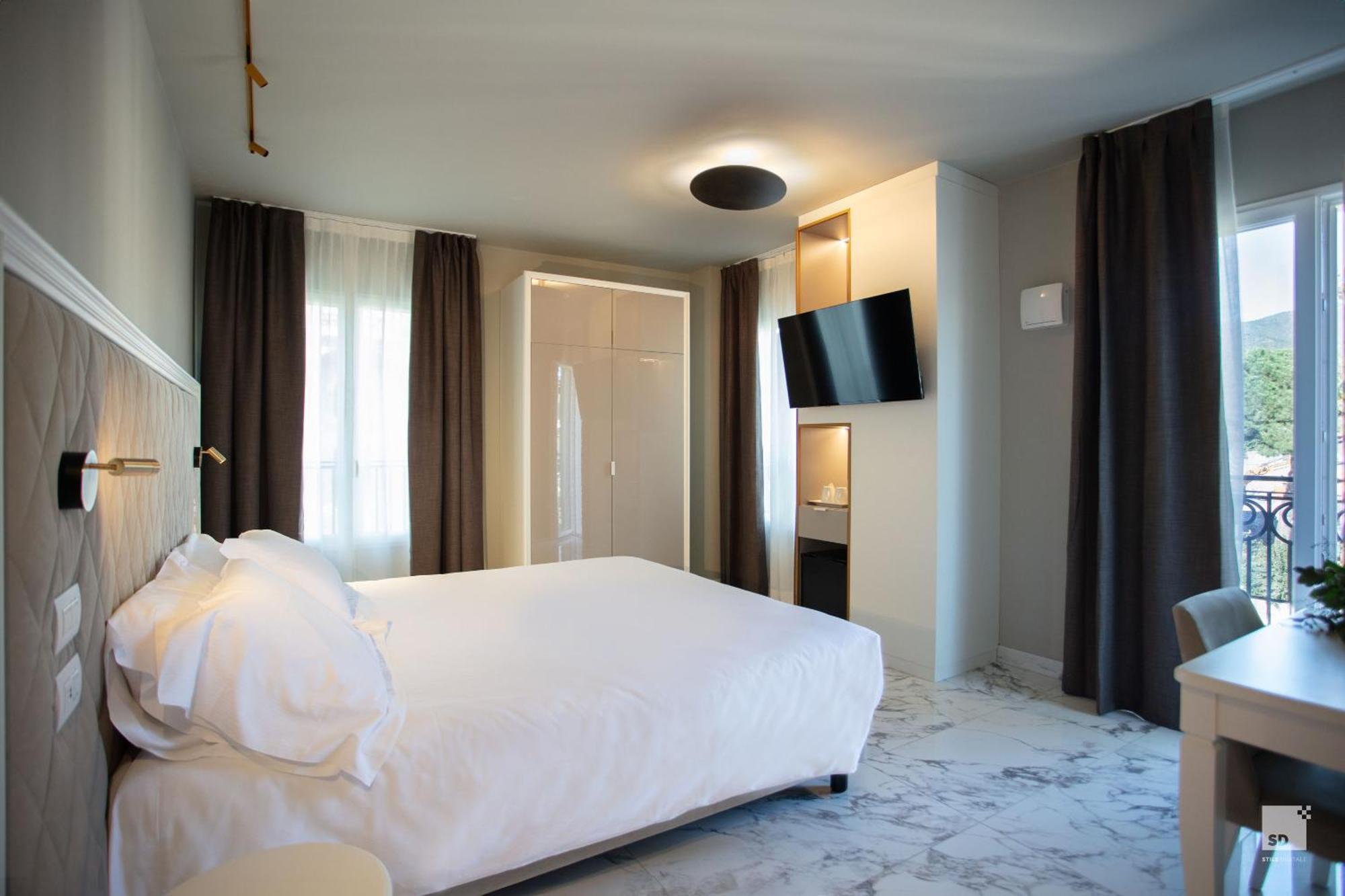 Hotel Villa Elena วาราซเซ ภายนอก รูปภาพ