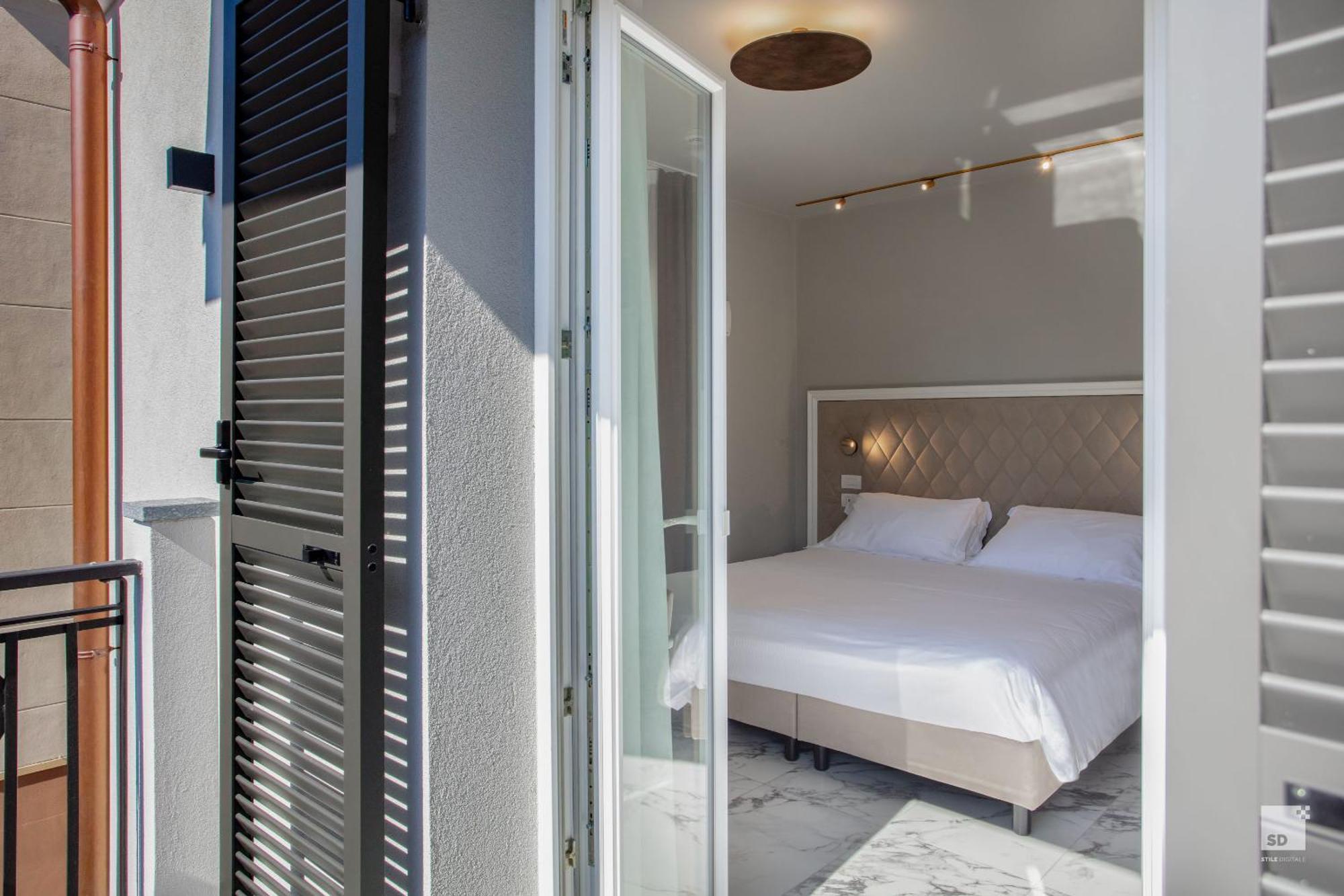 Hotel Villa Elena วาราซเซ ภายนอก รูปภาพ