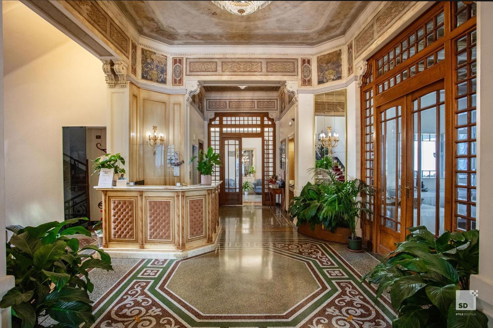 Hotel Villa Elena วาราซเซ ภายนอก รูปภาพ