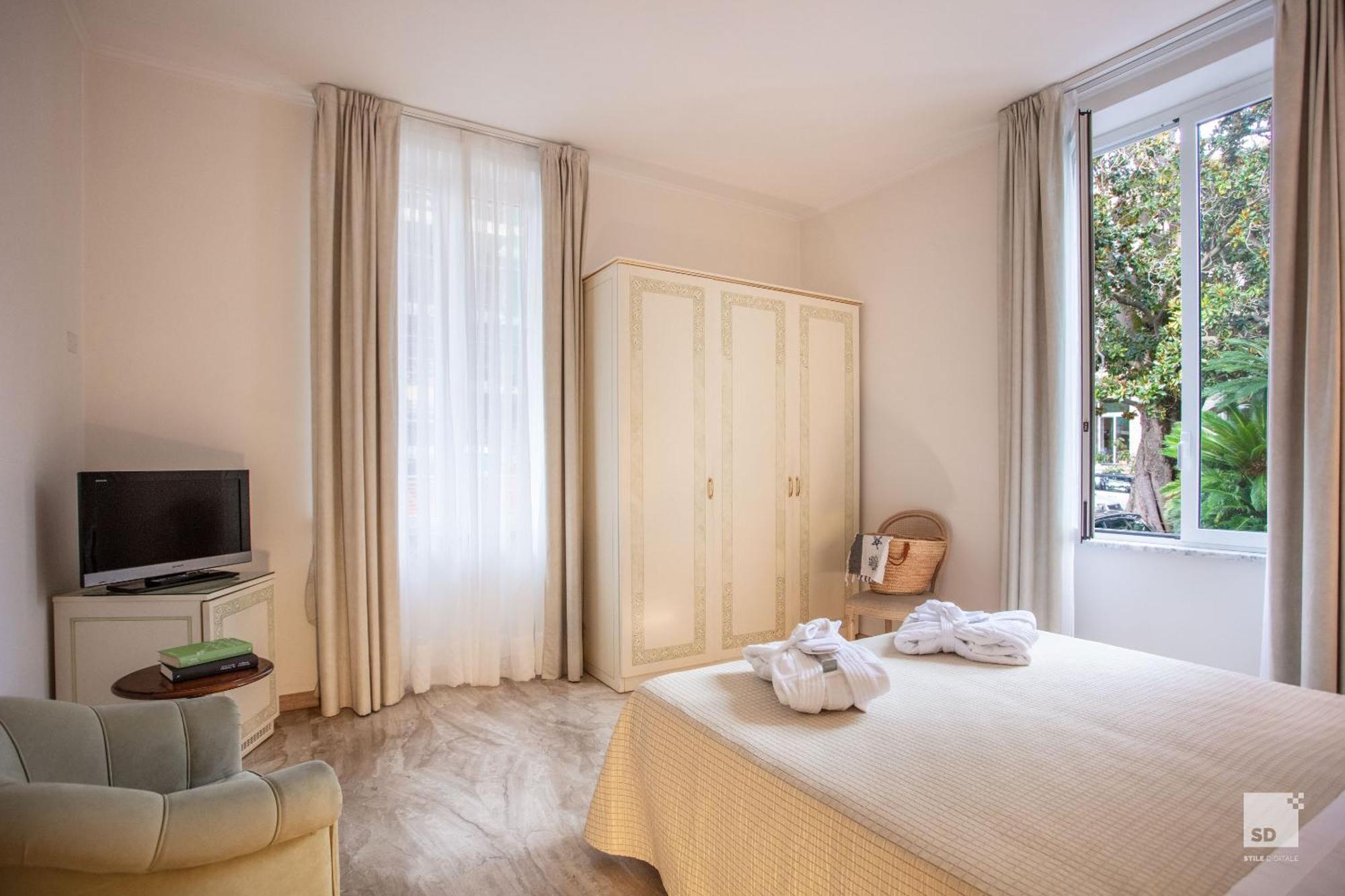 Hotel Villa Elena วาราซเซ ภายนอก รูปภาพ