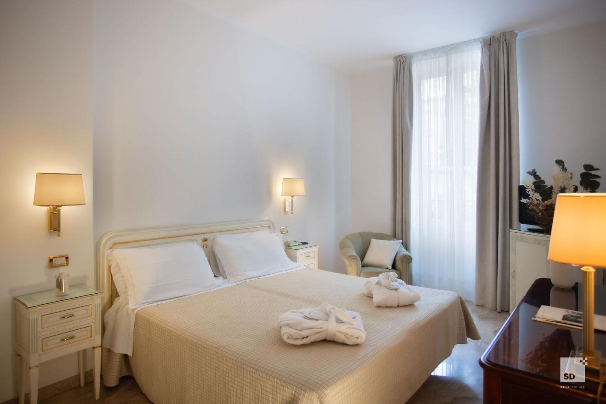 Hotel Villa Elena วาราซเซ ภายนอก รูปภาพ