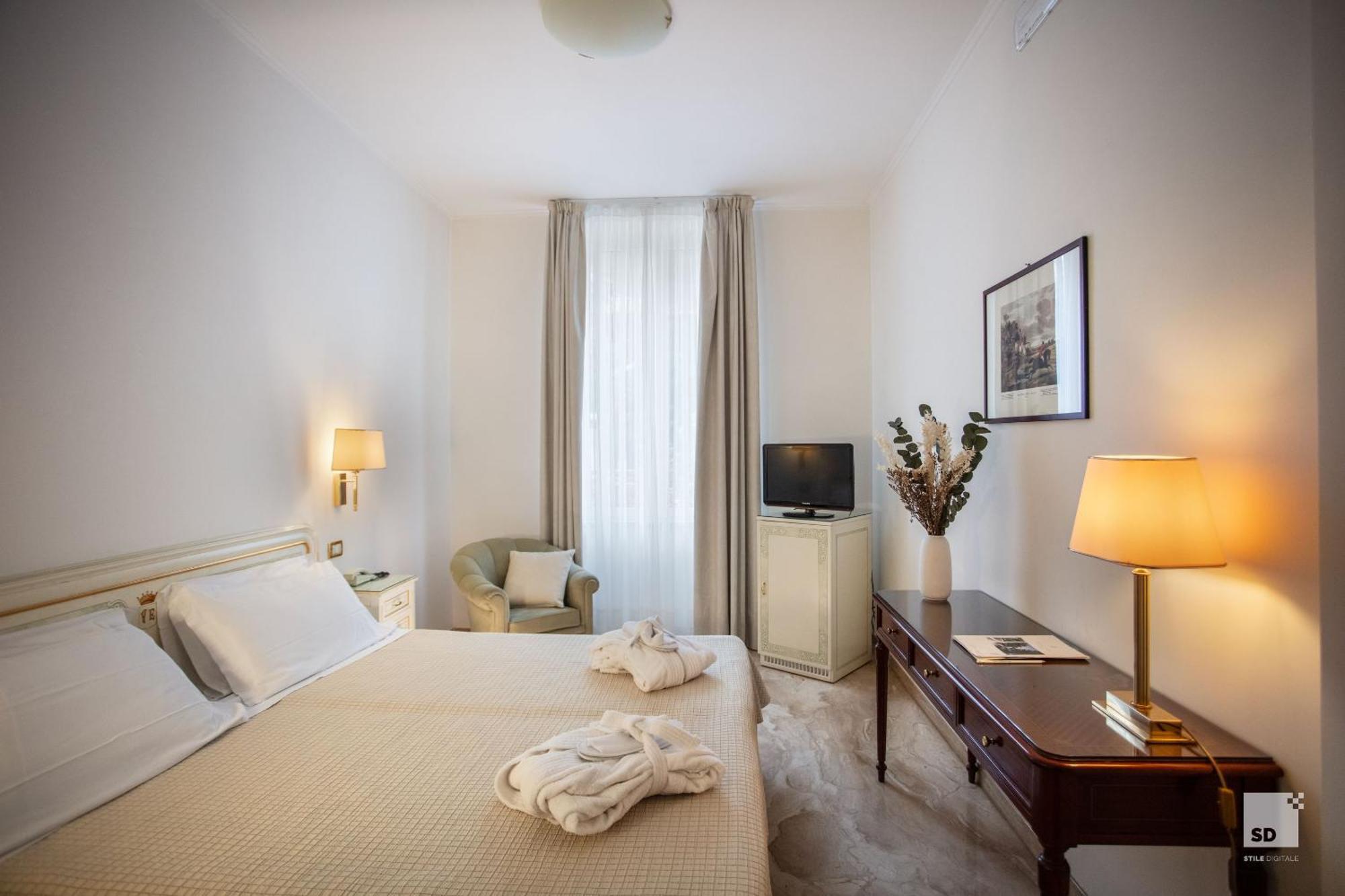 Hotel Villa Elena วาราซเซ ภายนอก รูปภาพ
