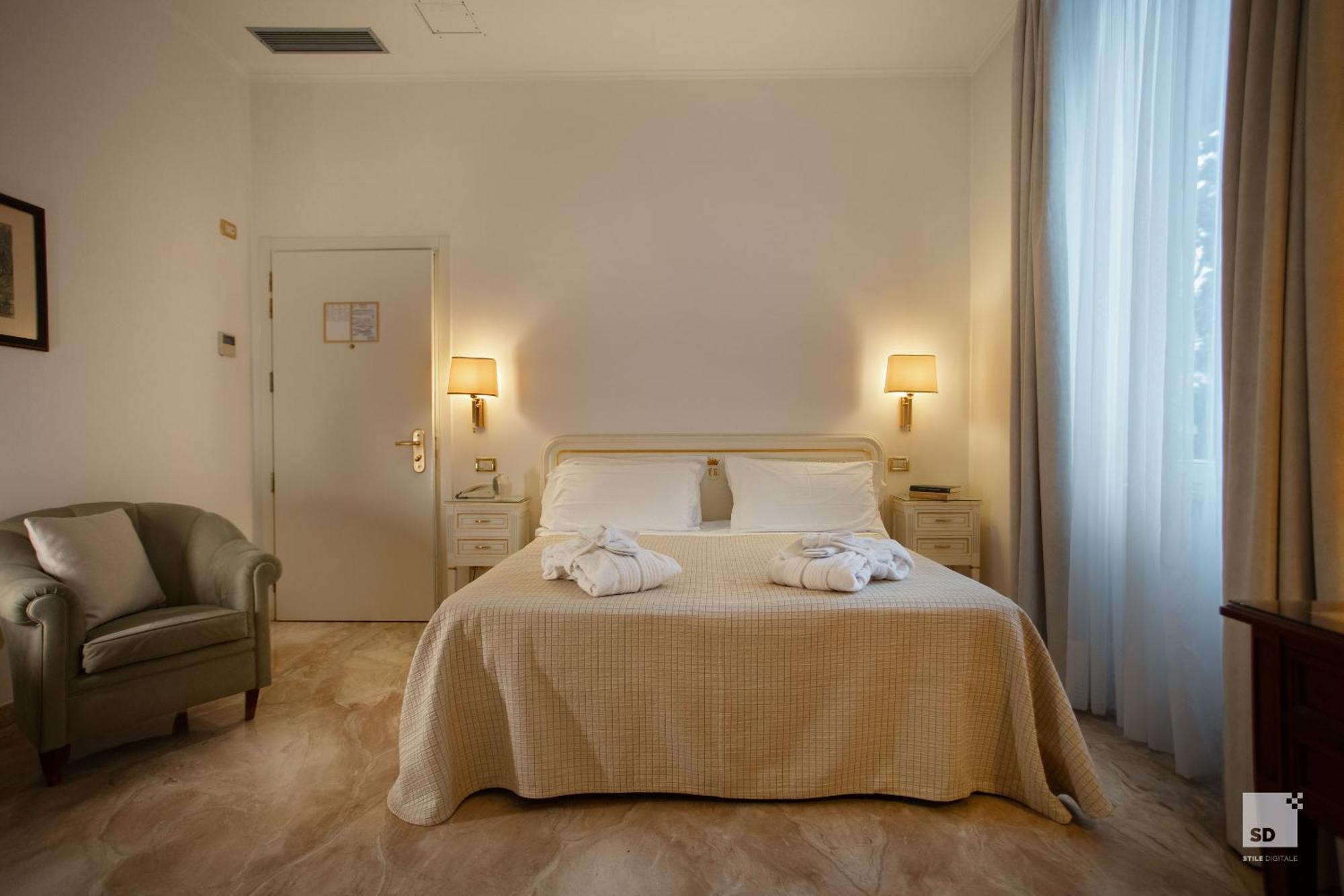 Hotel Villa Elena วาราซเซ ภายนอก รูปภาพ