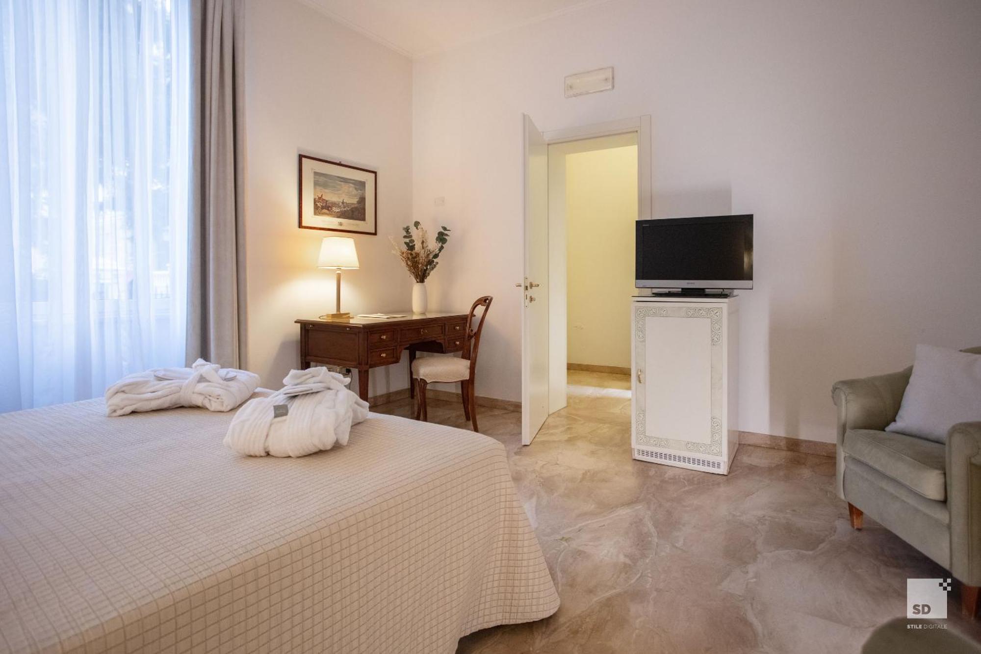Hotel Villa Elena วาราซเซ ภายนอก รูปภาพ