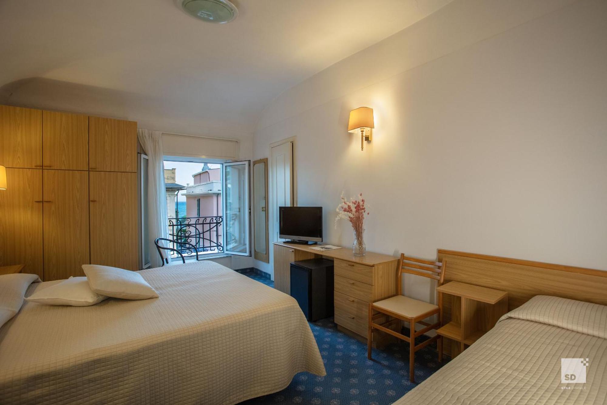 Hotel Villa Elena วาราซเซ ภายนอก รูปภาพ