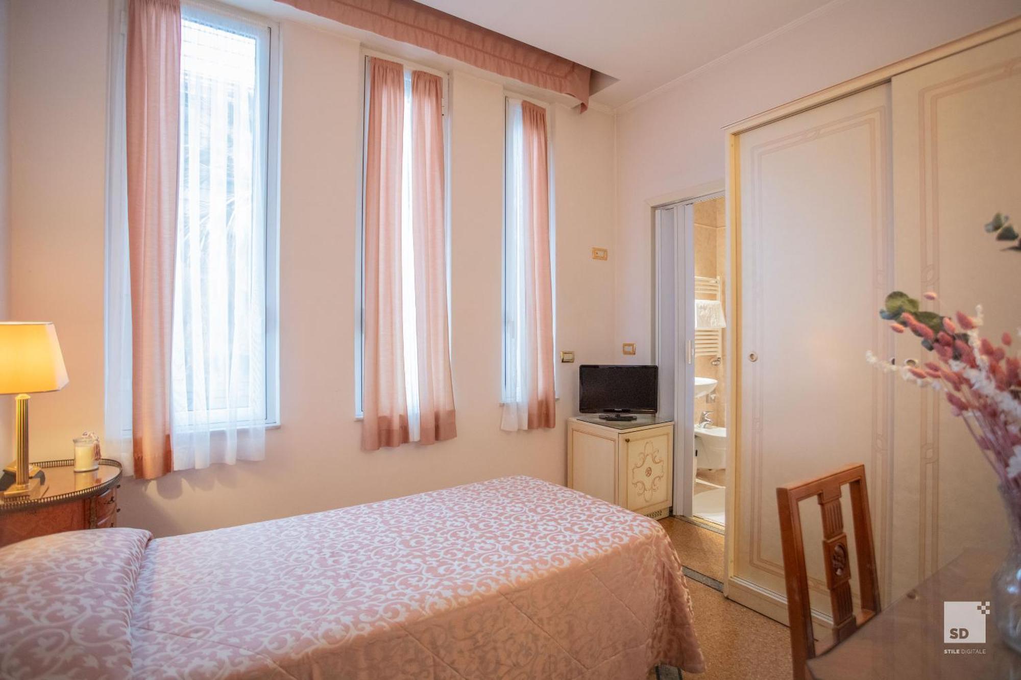 Hotel Villa Elena วาราซเซ ภายนอก รูปภาพ
